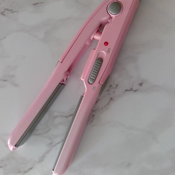 Nano Titanium by Babyliss Pro 1/2" Ceramic Straightening Iron - Travel Size! - Picture 5 of 12